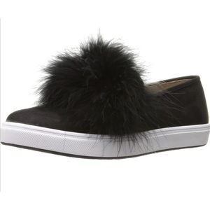NEW Steve Madden Emily Pom Pom fashion sneaker